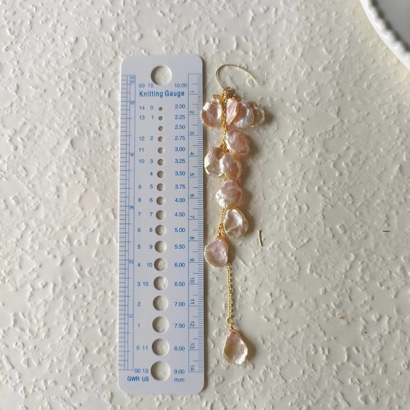 Elegant Gold and White Dangle Earrings - Picture 2 of 2